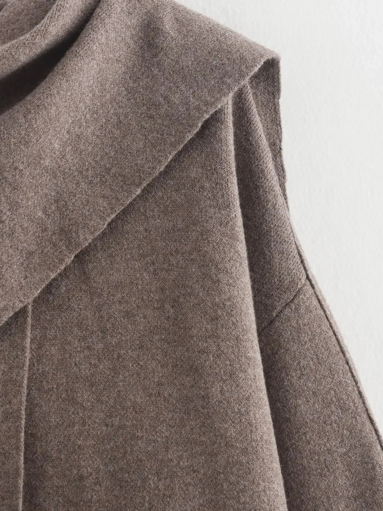 Ladies Autumn Winter Jacket – Oversize Knitted Coat with Elegant Asymmetric Scarf Design